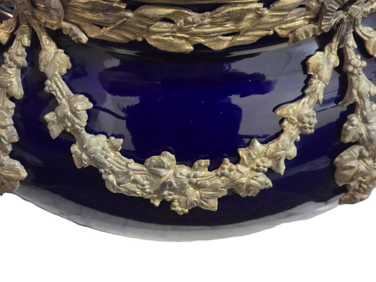 Grande cache-pot antico in porcellana blu Sèvres, fregi in bronzo-photo-2