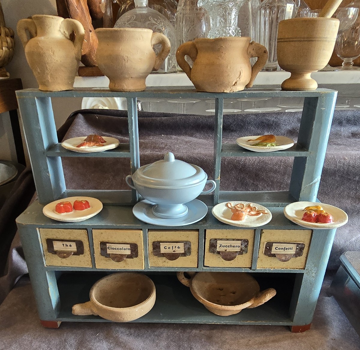Antichi giocattoli mobili  e stoviglie cucina italiana del dopoguerra-photo-2