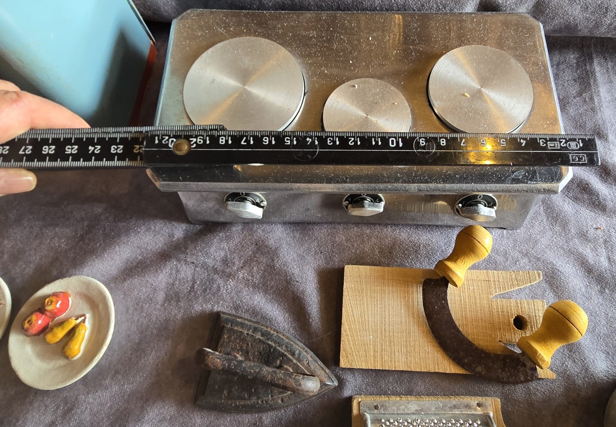 Antichi giocattoli mobili  e stoviglie cucina italiana del dopoguerra-photo-4