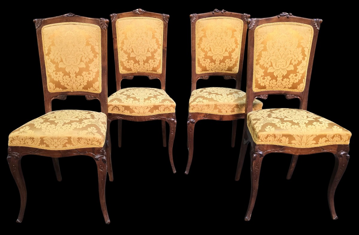 Set di 4 sedie d’epoca Liberty in noce scolpito