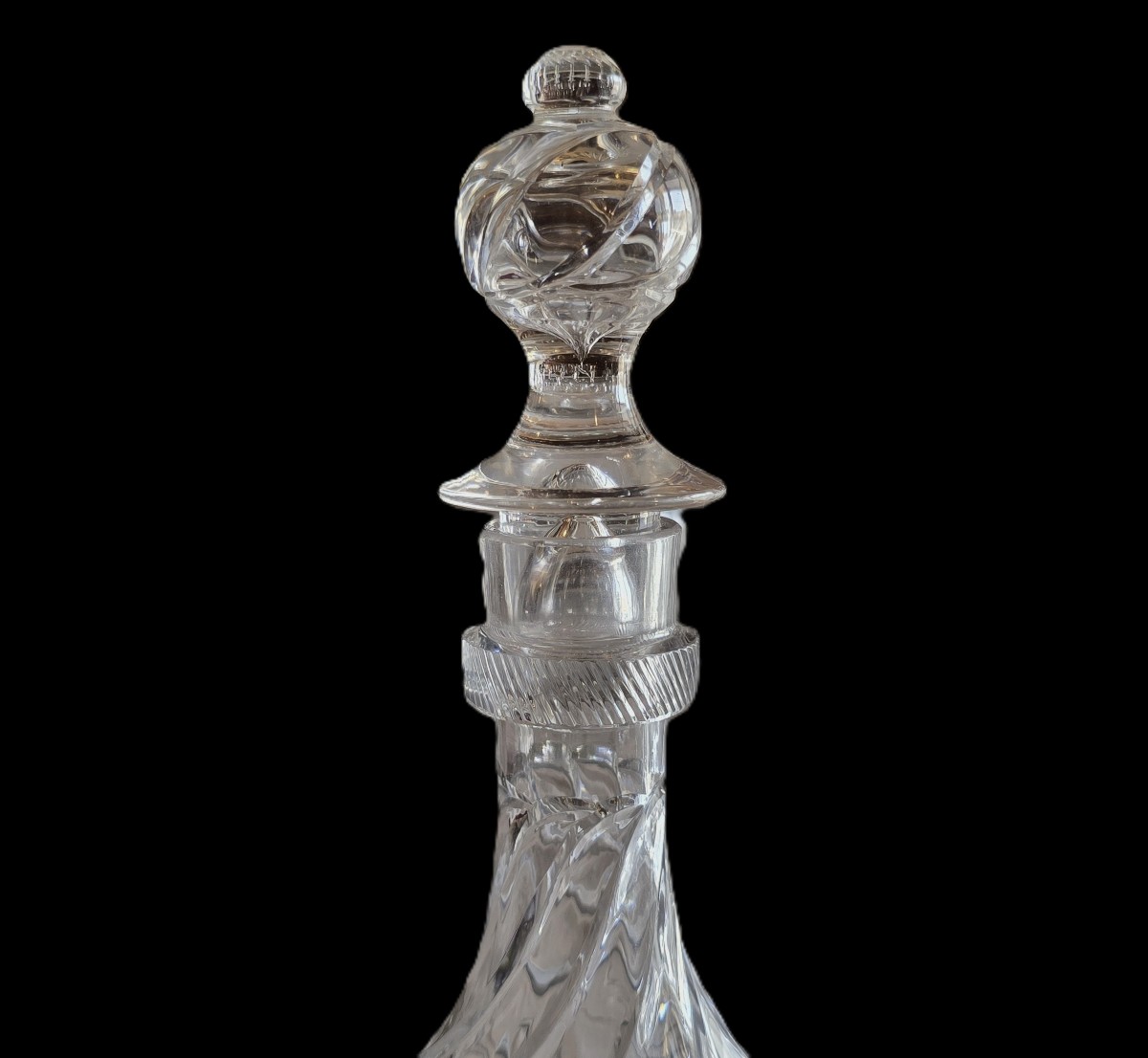 Antica bottiglia decanter in cristallo inciso, attribuita a Baccarat-photo-2