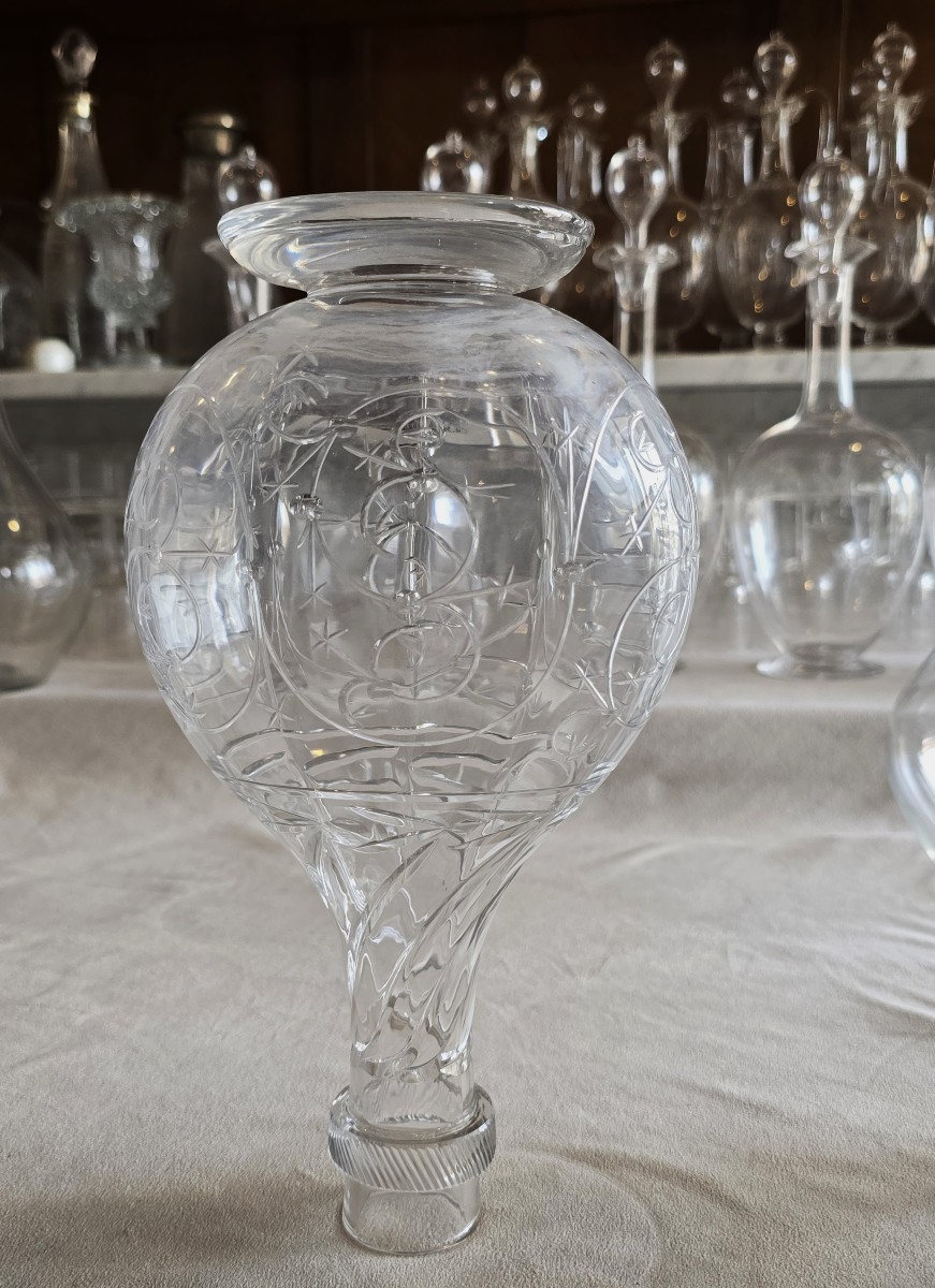 Antica bottiglia decanter in cristallo inciso, attribuita a Baccarat-photo-3