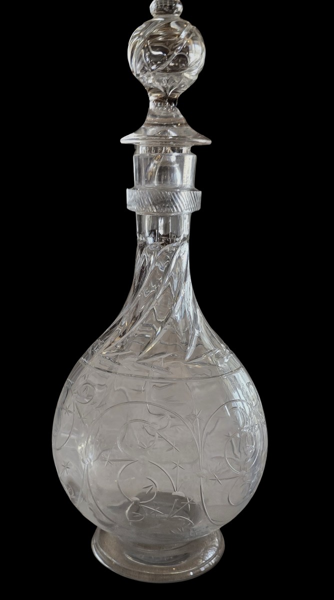 Antica bottiglia decanter in cristallo inciso, attribuita a Baccarat