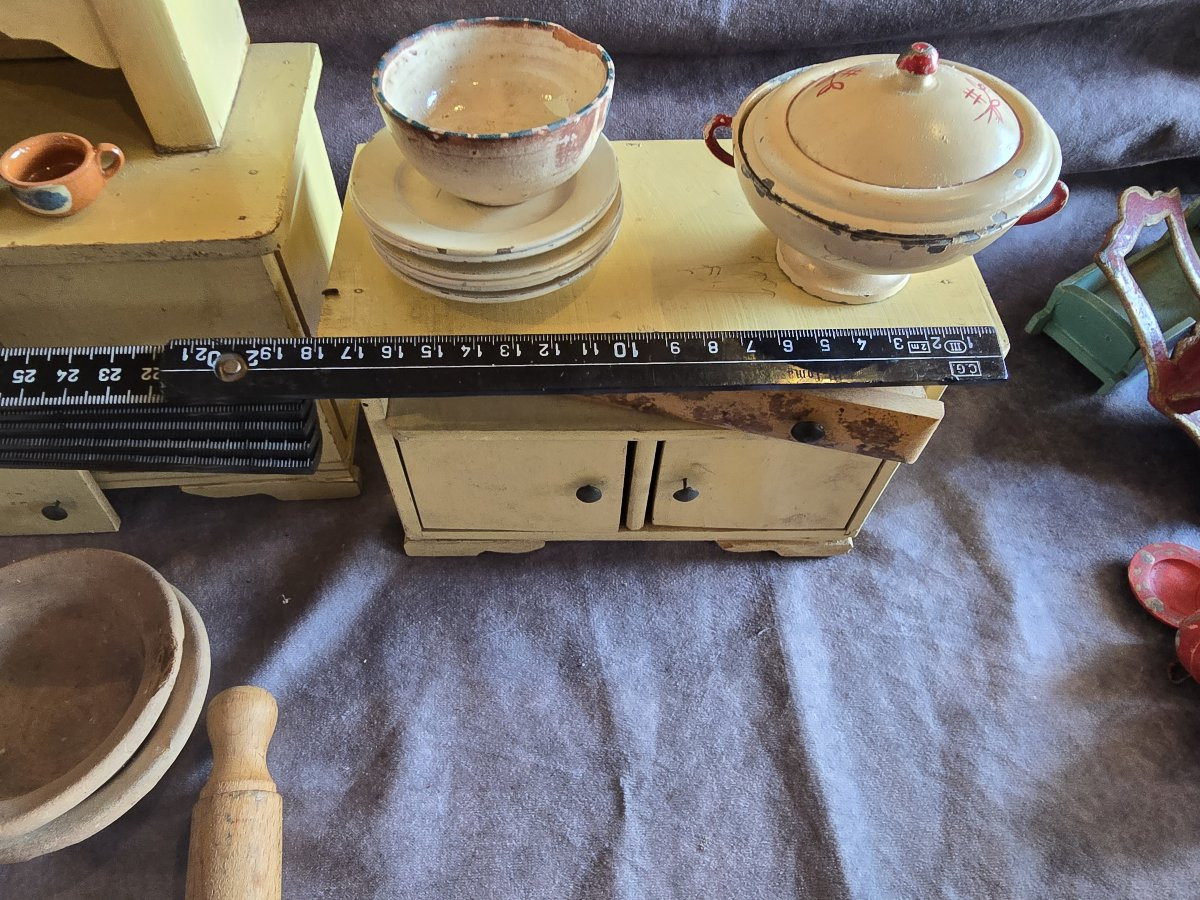Giocattolo d’epoca per bambini: mobili e stoviglie di una cucina italiana del dopoguerra-photo-3