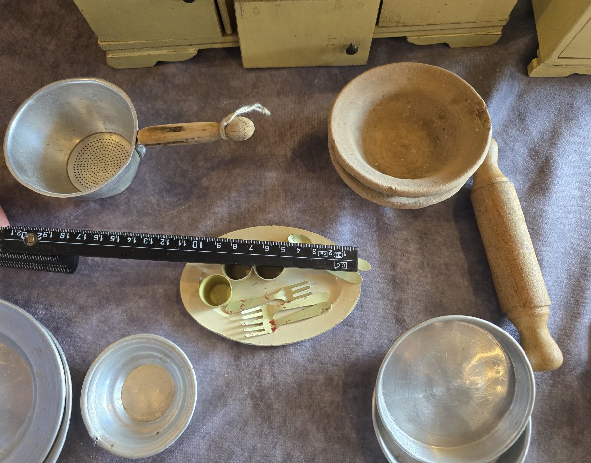 Giocattolo d’epoca per bambini: mobili e stoviglie di una cucina italiana del dopoguerra-photo-7