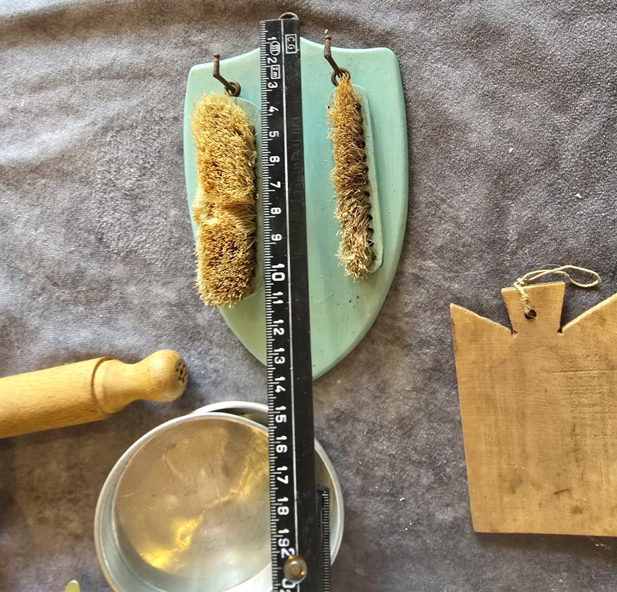 Giocattolo d’epoca per bambini: mobili e stoviglie di una cucina italiana del dopoguerra-photo-8