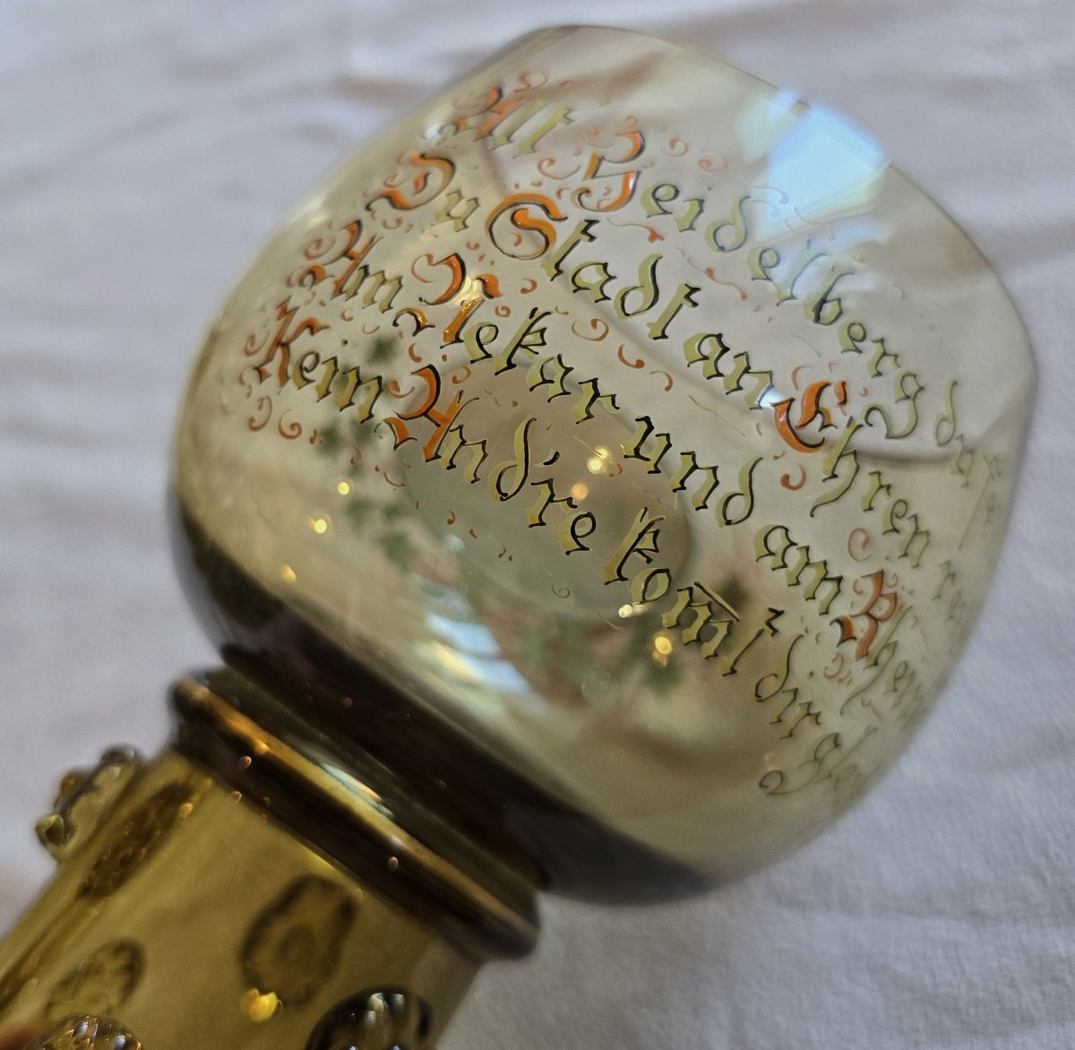 Antico bicchiere Römer decorato a smalto, con veduta di Heidelberg e citazione poetica-photo-1