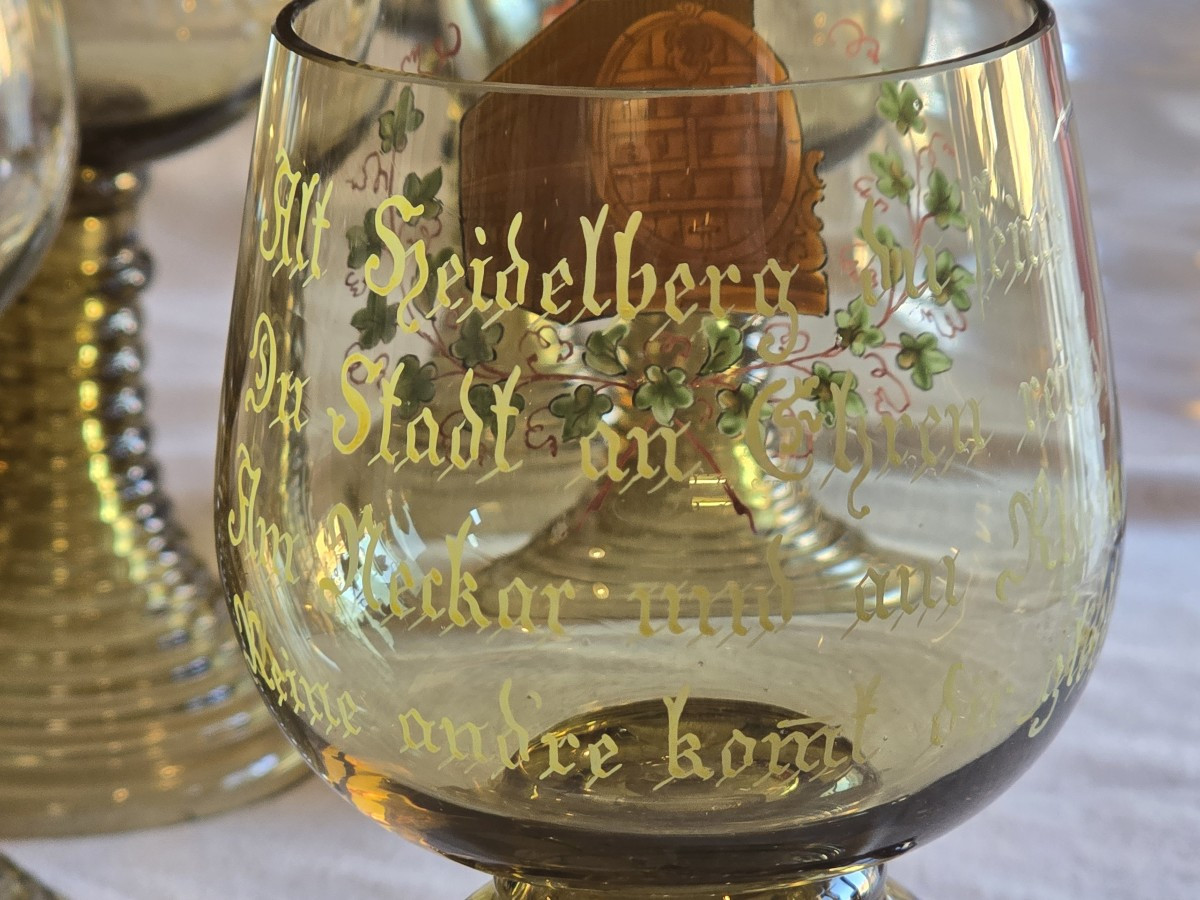Antico bicchiere da vino Römer in vetro soffiato decorato a smalto-photo-2