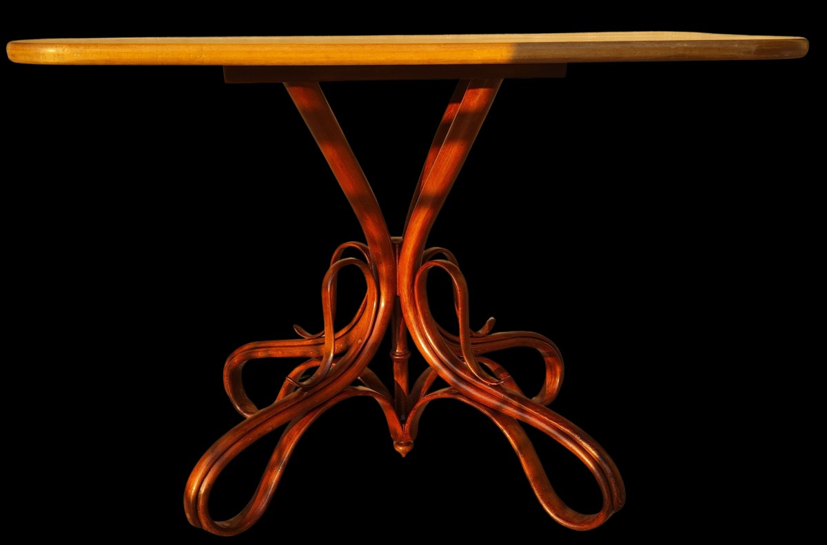 Antico tavolo rettangolare in faggio curvato in stile Thonet