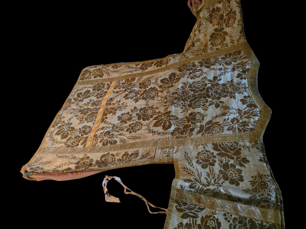 Antica pianeta liturgica in broccato dorato-photo-2