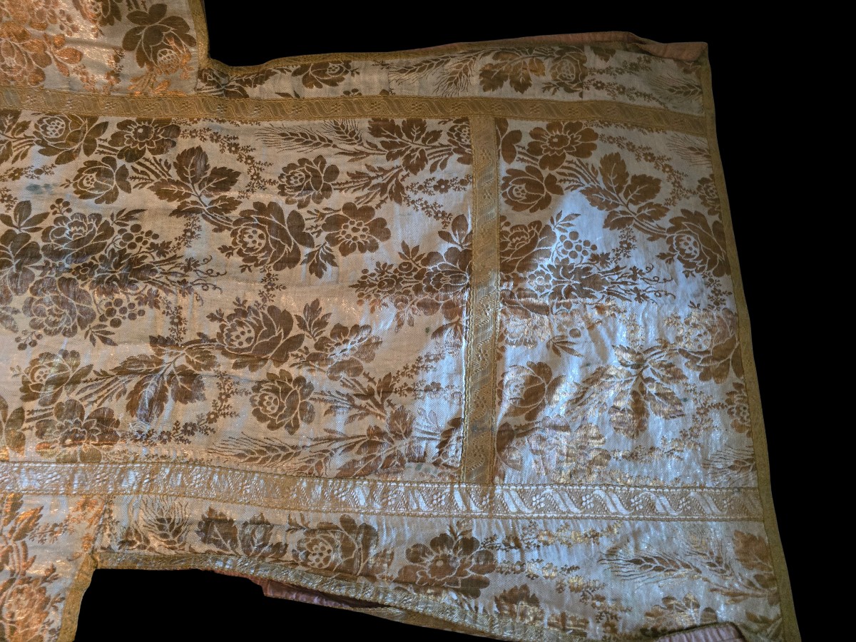 Antica pianeta liturgica in broccato dorato-photo-4