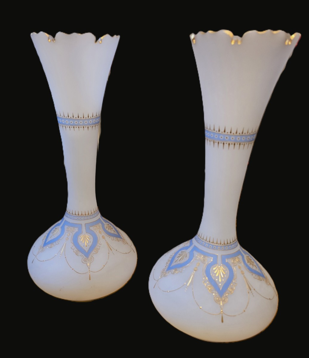 Coppia di vasi in opalina smaltata, XIX secolo 45 cm h
