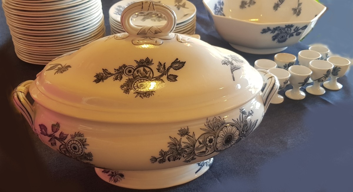 Antico servizio di piatti in maiolica, 77 pezzi, Società Ceramica Richard, modello Marsala-photo-2