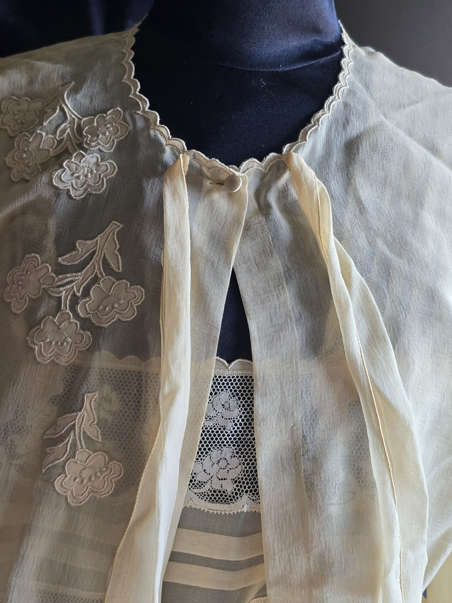 Completo vestaglia e camicia da notte in seta e trine-photo-3