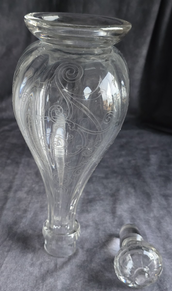 Antica bottiglia in cristallo inciso – Boemia, nel gusto di Moser, circa 1920–1940-photo-3