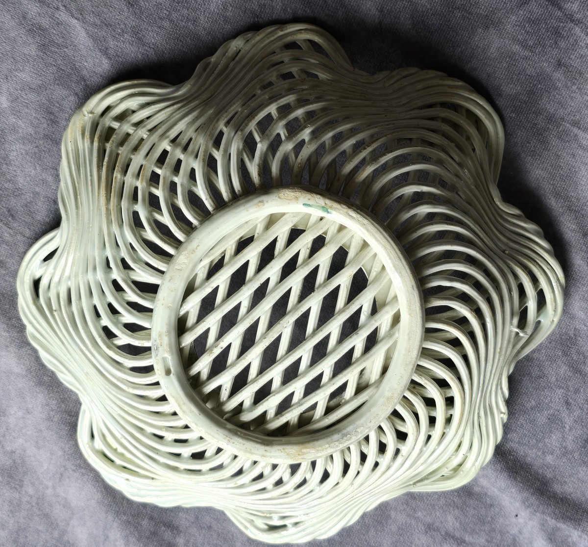 Piatto in ceramica antica intrecciata attribuita a G. Besio Mondovì-photo-4
