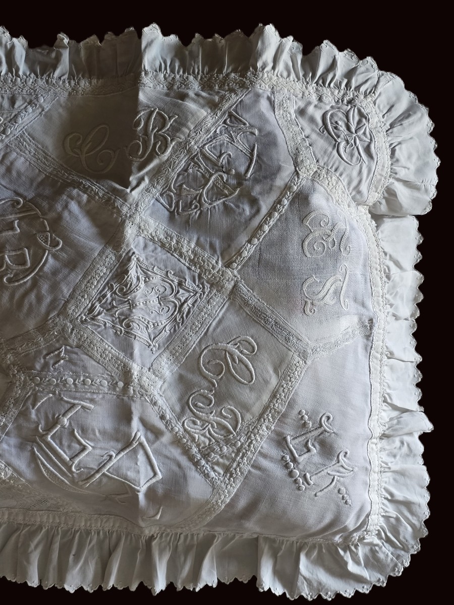 Antica fodera per cuscino in patchwork di monogrammi ricamati-photo-3
