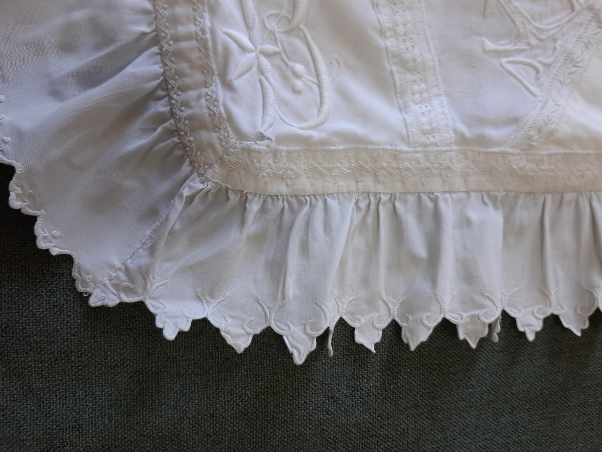 Antica fodera per cuscino in patchwork di monogrammi ricamati-photo-2