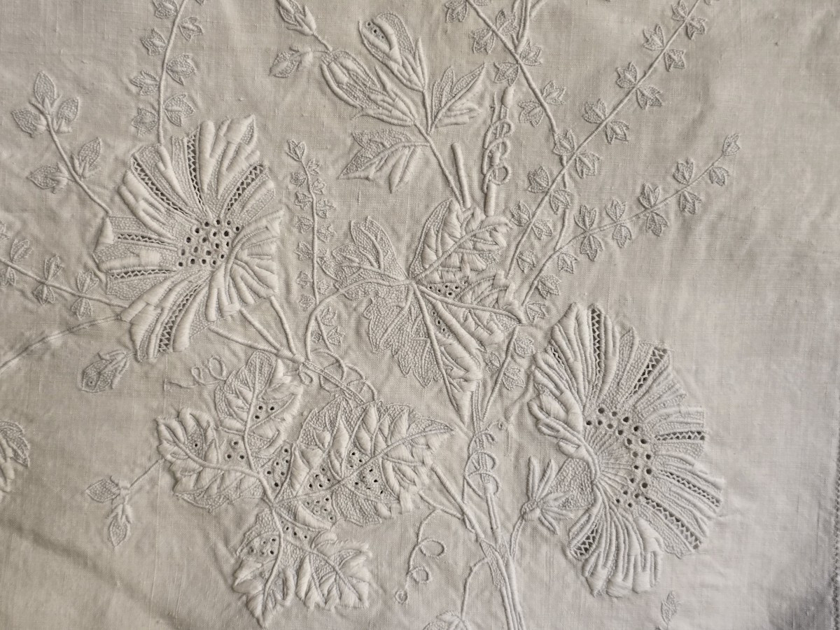 Grande lenzuolo '800 in lino, riccamente ricamato a mano con monogramma “AB”-photo-3