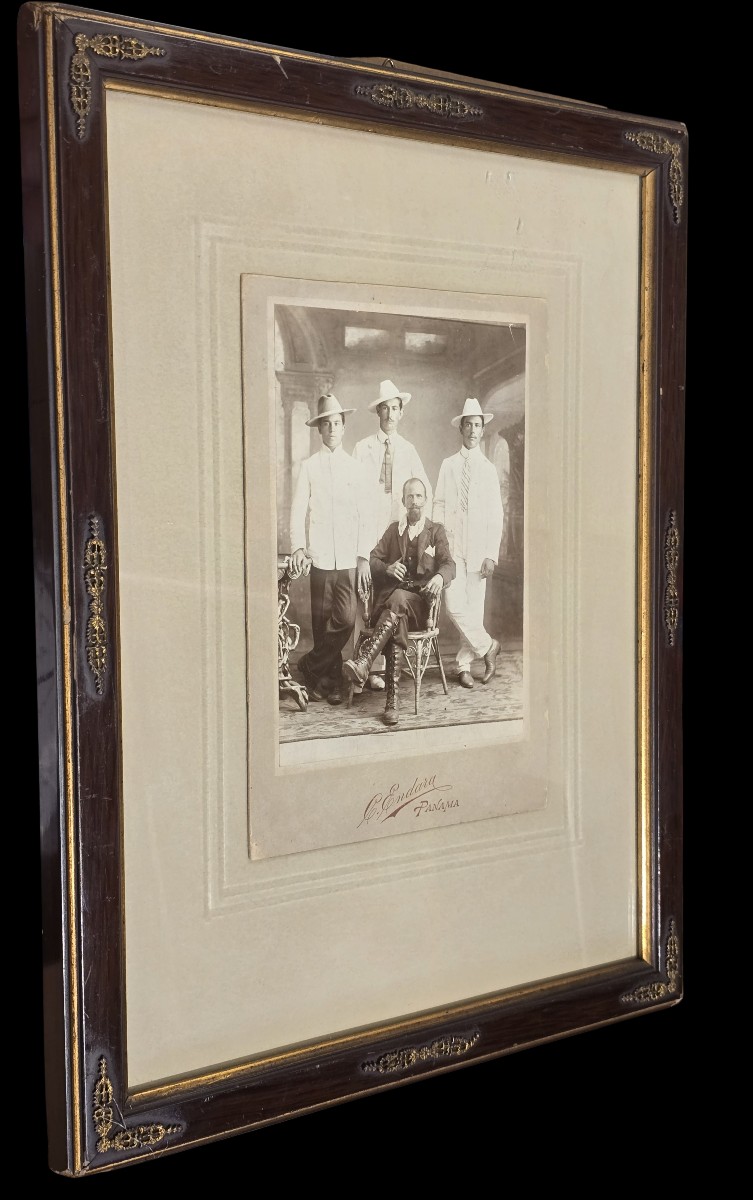 Foto d'atelier di un gruppo di uomini Carlos Endara Panama - 1905 circa-photo-2