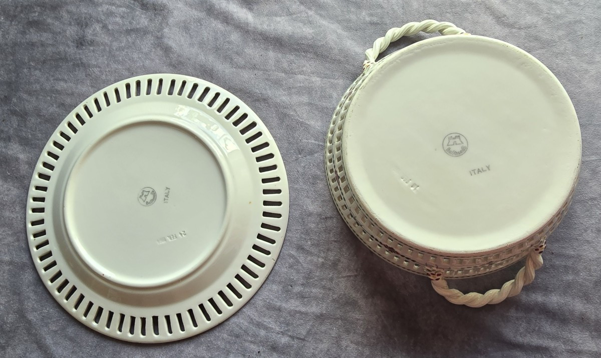 Cestino e il suo piatto  maiolica traforata e dipinta, Bassanello Italia, datati febbraio 1964-photo-2