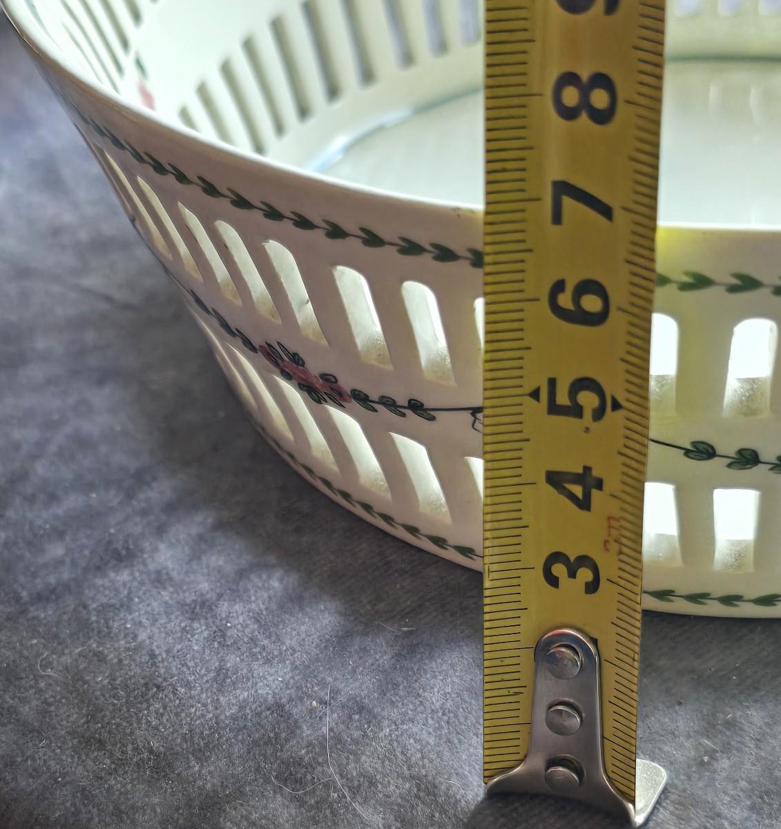 Cestino e il suo piatto  maiolica traforata e dipinta, Bassanello Italia, datati febbraio 1964-photo-6