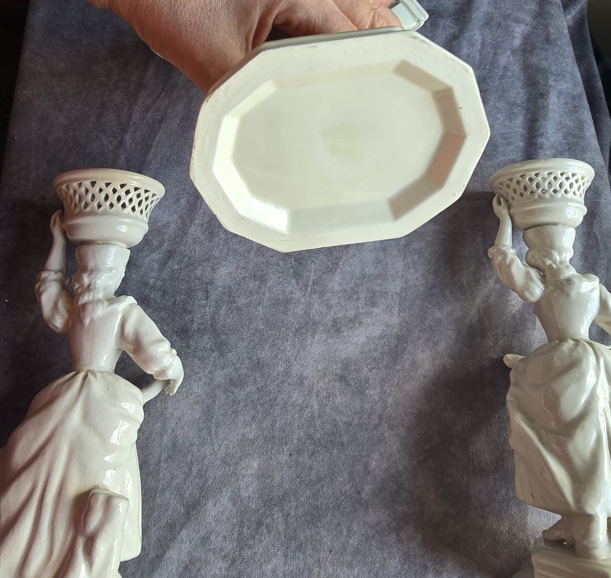 Insieme composto da un tulipiere e due candelieri antichi in maiolica-photo-3