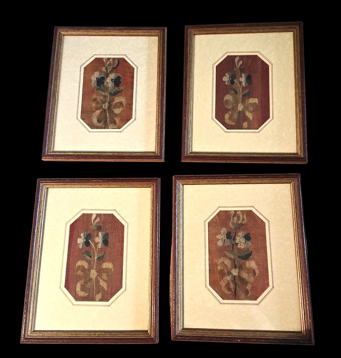 Quattro frammenti di arazzo di Aubusson incorniciati, XVIII secolo