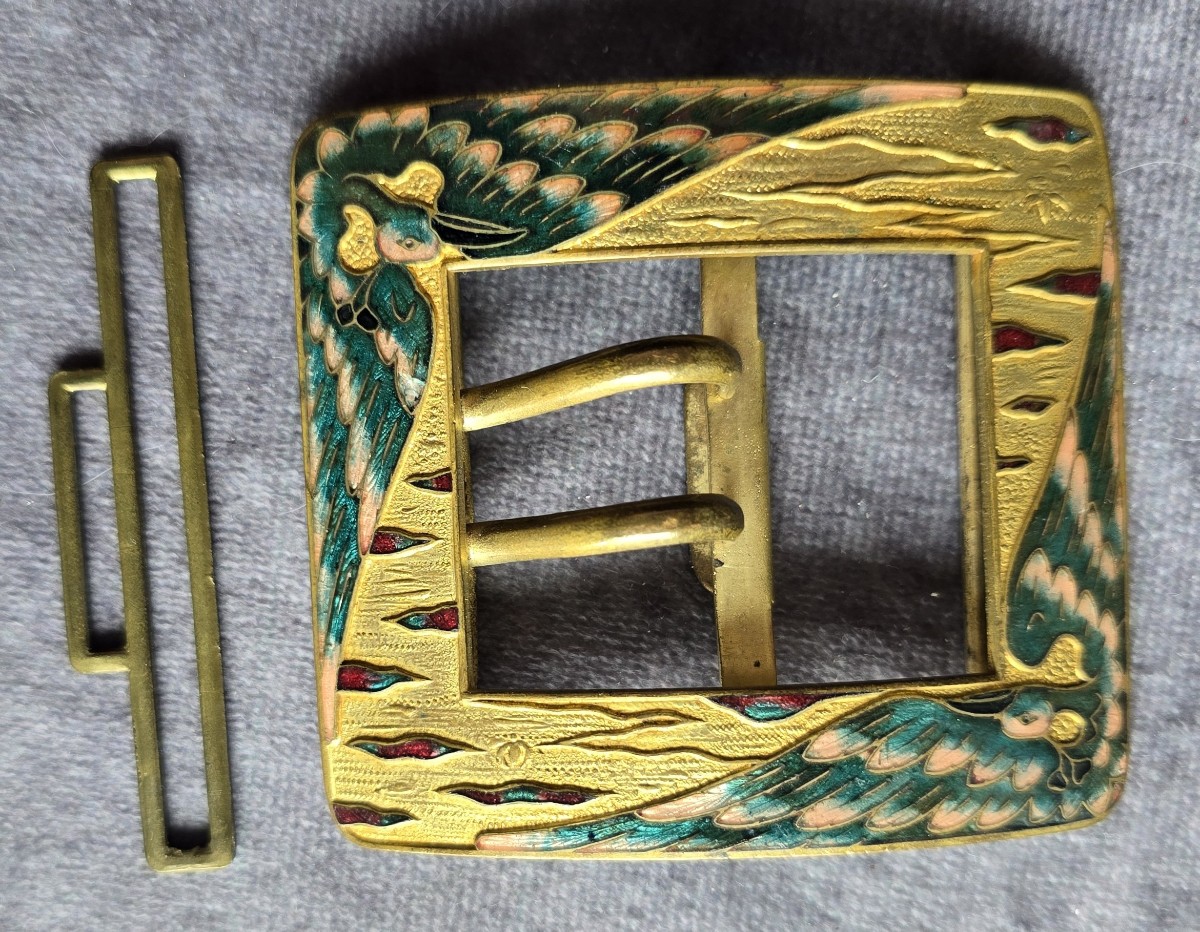 Fibbia Art Nouveau in metallo con smalti cloisonné, Francia fine XIX secolo