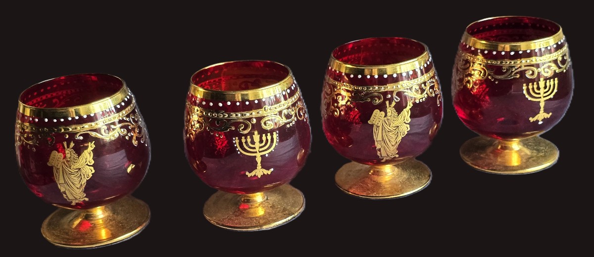 Judaica  4 antichi bicchierini rossi con decorazioni  oro e smalto,  Murano anni '60