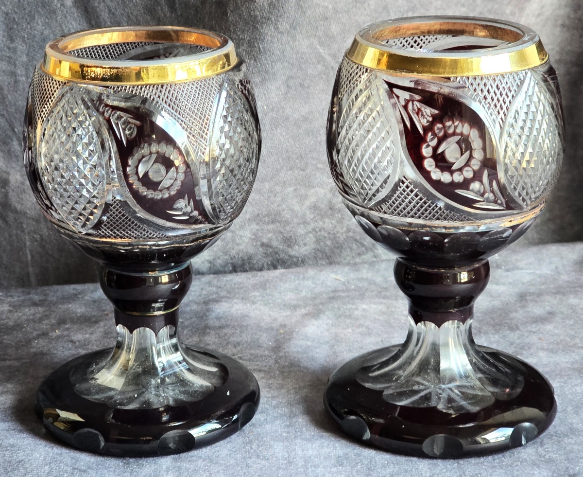 Coppia di antichi calici in cristallo di Boemia, intagliati e dorati-photo-2