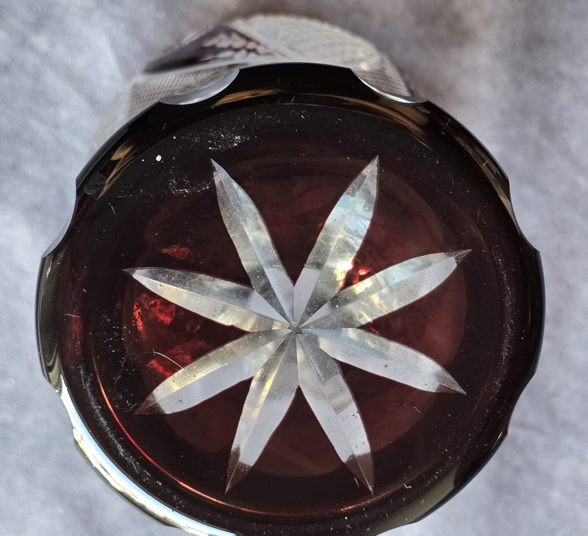 Coppia di antichi calici in cristallo di Boemia, intagliati e dorati-photo-2