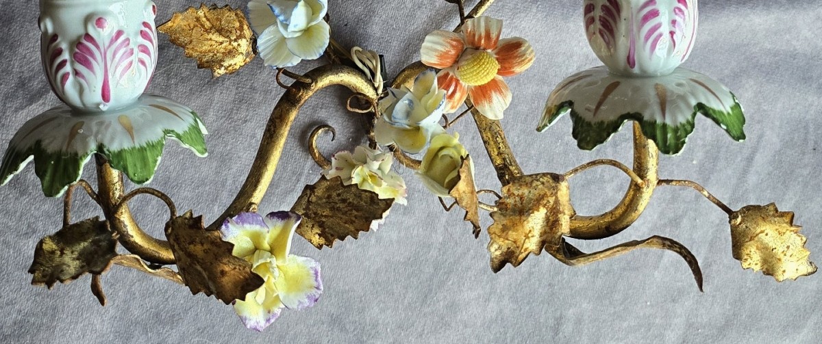 Antica applique a due luci in ferro dorato con fiori in porcellana – Italia, metà del XX secolo-photo-4