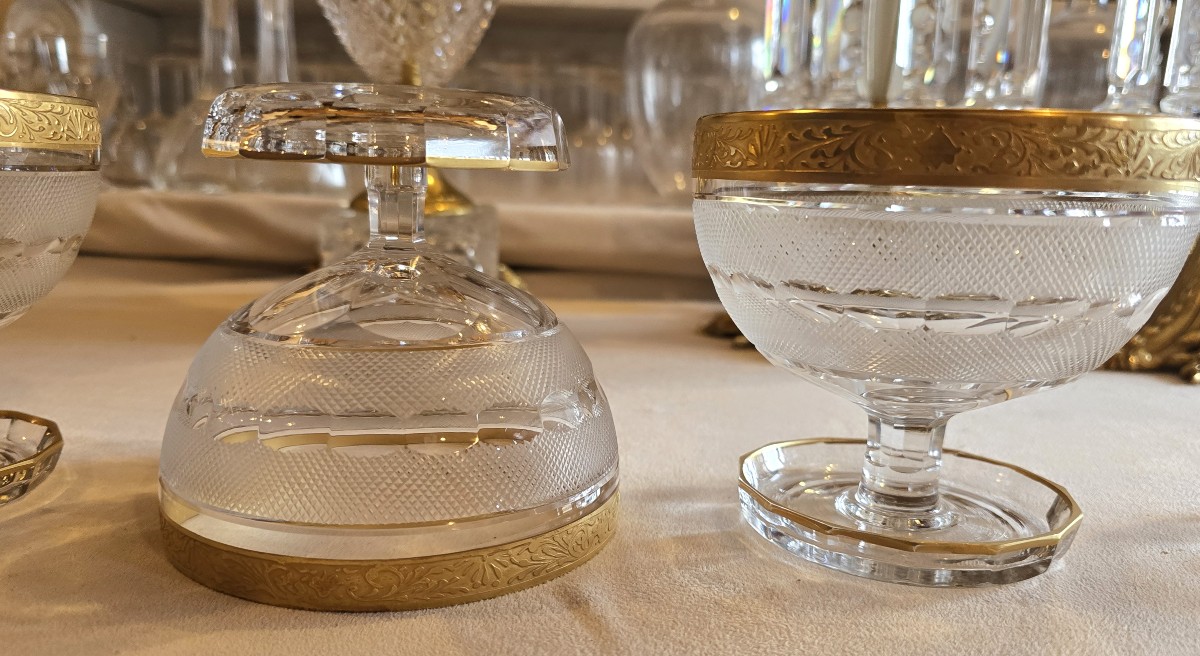 Insieme di 4 coppe da dessert in cristallo inciso, intagliato e dorato stile Moser