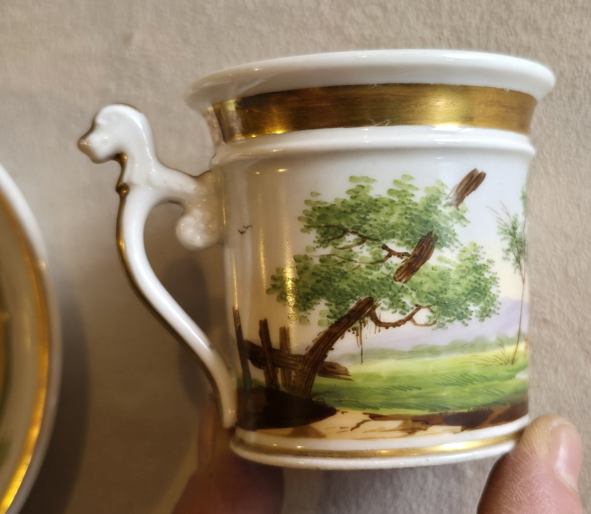 Antica tazza da caffè con il suo piattino in porcellana dipinta, XIX secolo-photo-2