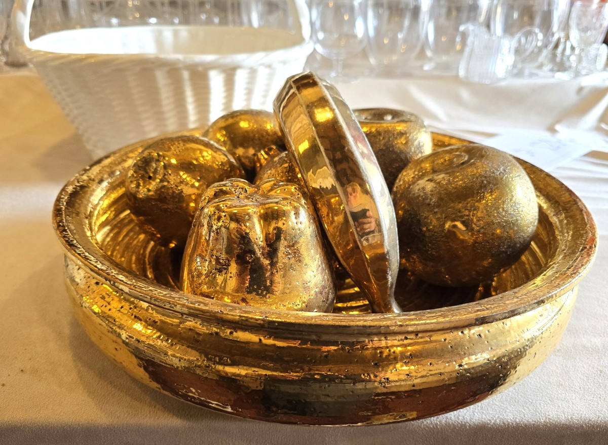 Centro tavola scultoreo con frutti in ceramica dorata, Italia, anni 1980-photo-4