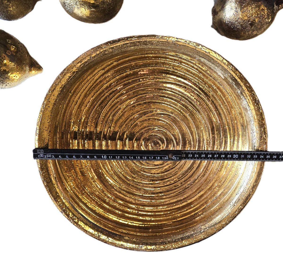 Centro tavola scultoreo con frutti in ceramica dorata, Italia, anni 1980-photo-3