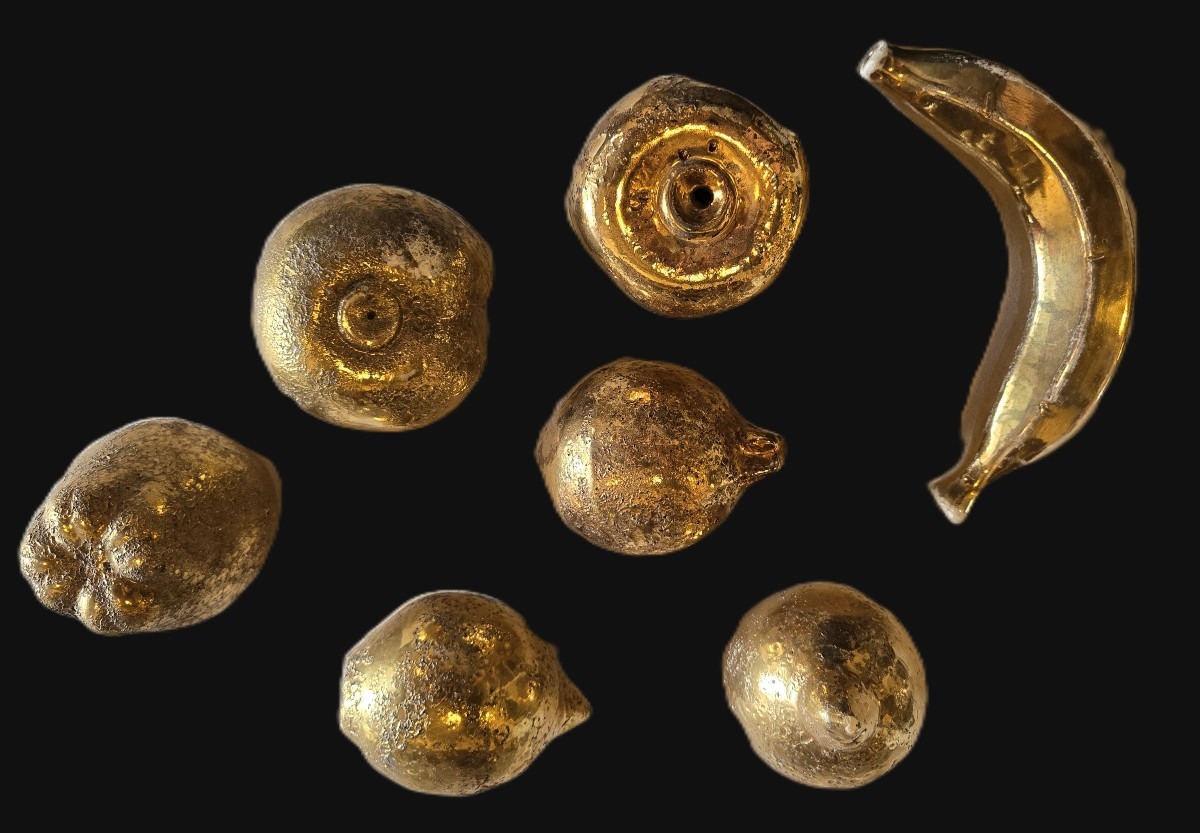 Centro tavola scultoreo con frutti in ceramica dorata, Italia, anni 1980-photo-6