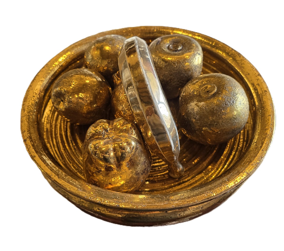 Centro tavola scultoreo con frutti in ceramica dorata, Italia, anni 1980