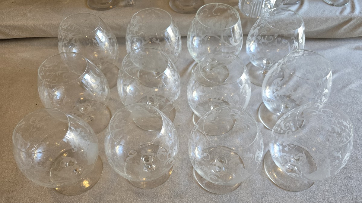 Insieme di 12 bicchieri veneziani antichi in vetro soffiato e inciso, Murano, anni 1960-photo-3