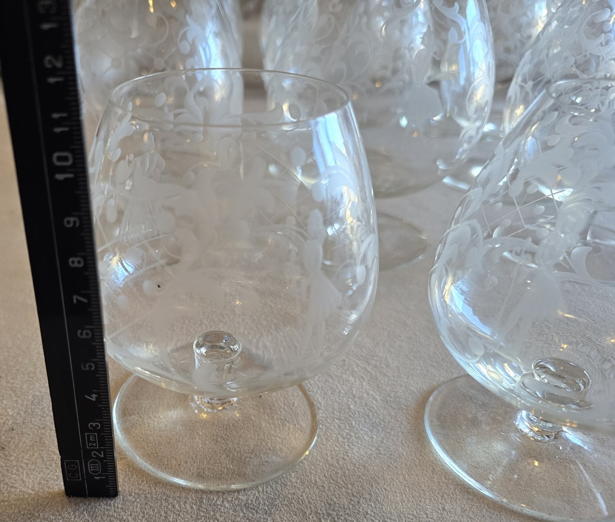 Insieme di 12 bicchieri veneziani antichi in vetro soffiato e inciso, Murano, anni 1960-photo-5