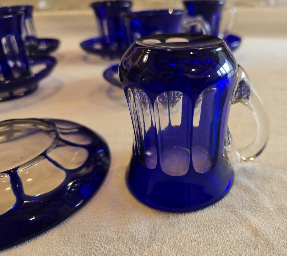 Insieme di 6 tazze con piattini in vetro incamicato, d’epoca.-photo-1