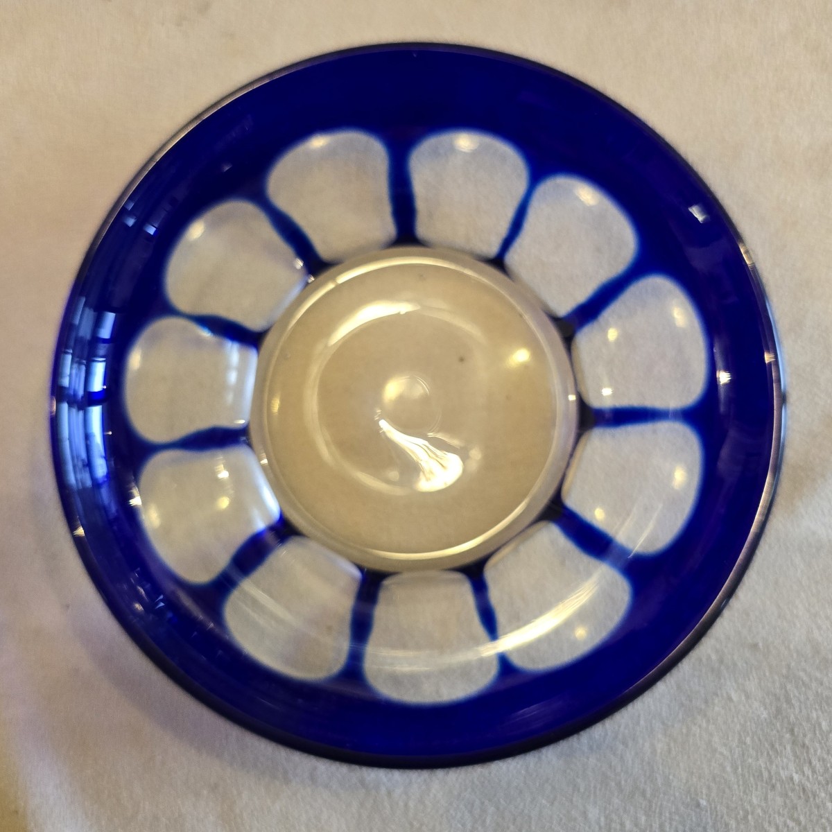 Insieme di 6 tazze con piattini in vetro incamicato, d’epoca.-photo-4