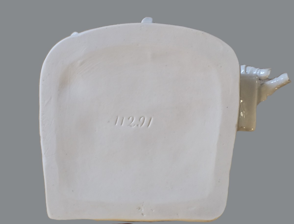 Antica statuina in porcellana bianca di Capodimonte raffigurante un gruppo di bambini-photo-2