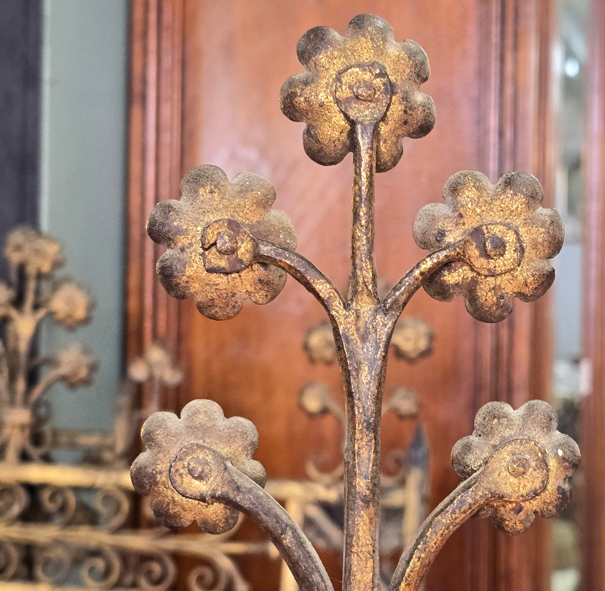 Antica grata d’interno in ferro battuto dorato – Italia, prima metà del XX secolo.-photo-3