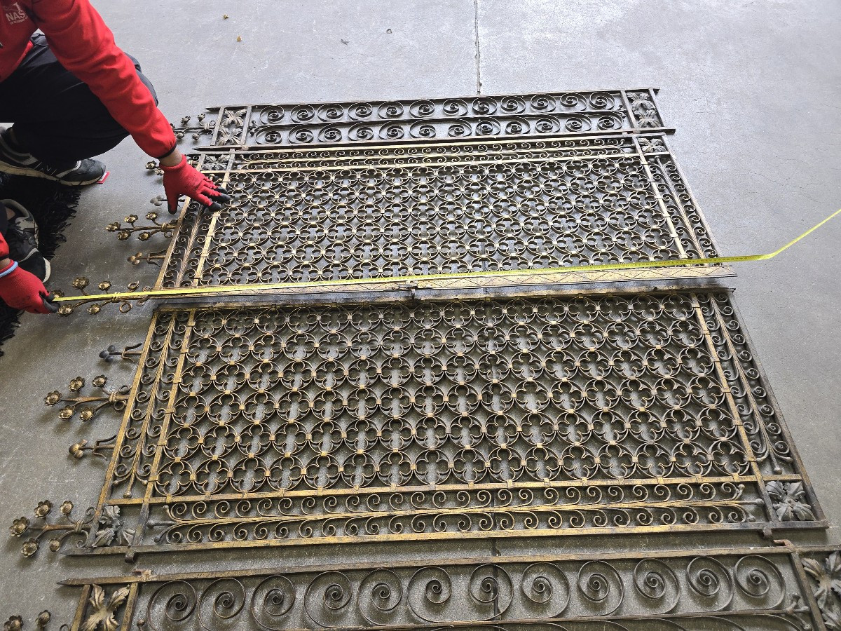 Antica grata d’interno in ferro battuto dorato – Italia, prima metà del XX secolo.-photo-4