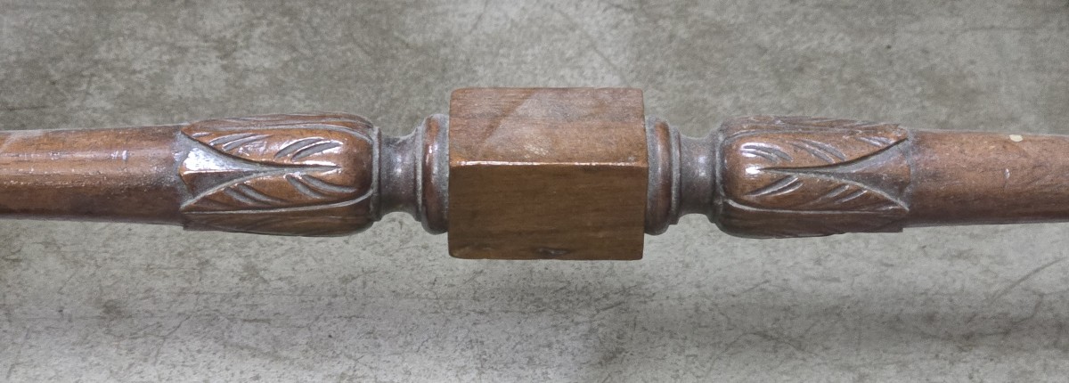 Coppia di antichi sgabelli curuli italiani in noce scolpito, in stile Rinascimento-photo-5