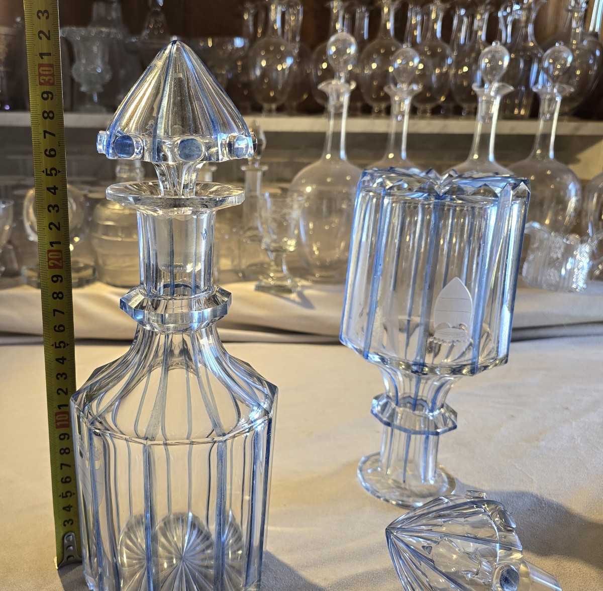 Coppia di antiche bottiglie decanter in cristallo con corona incisa, epoca vittoriana-photo-5