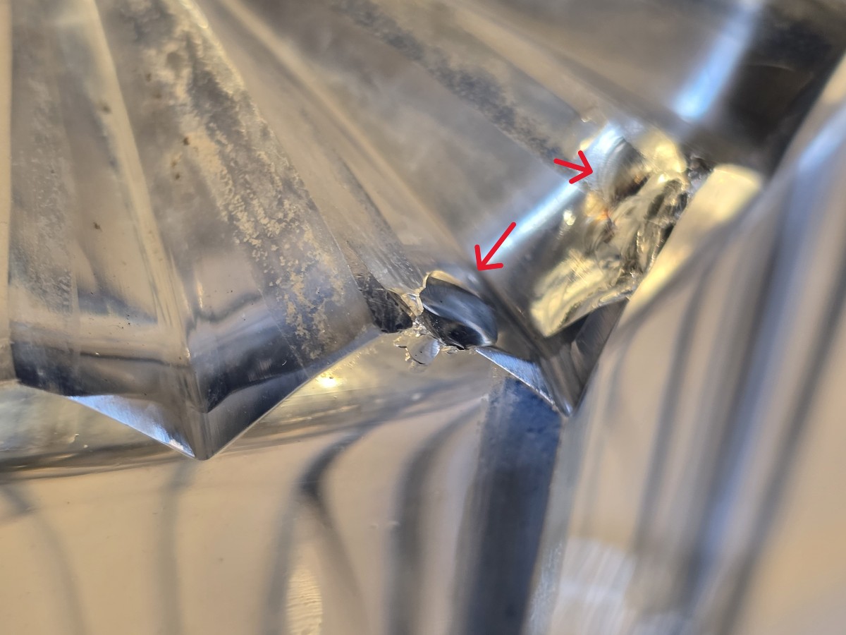 Coppia di antiche bottiglie decanter in cristallo con corona incisa, epoca vittoriana-photo-8