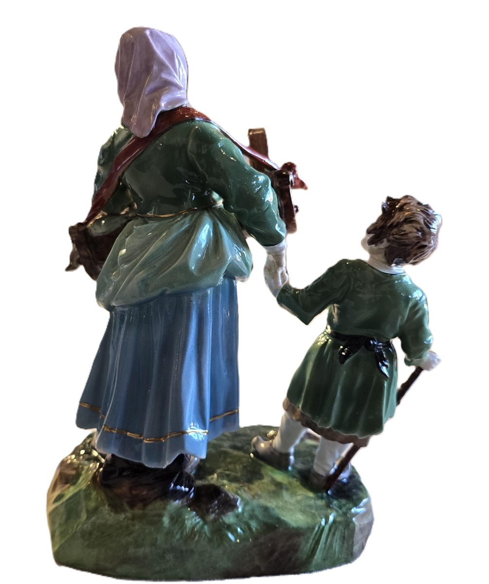 Gruppo in porcellana Capodimonte raffigurante mendicante,  bambino e un neonato nella culLa-photo-4